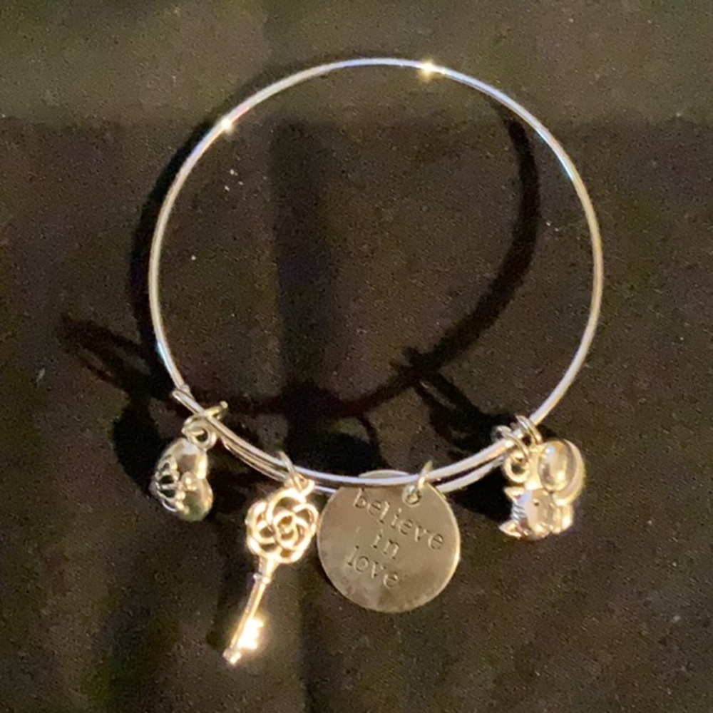 Bracelets - Picture 8 of 9